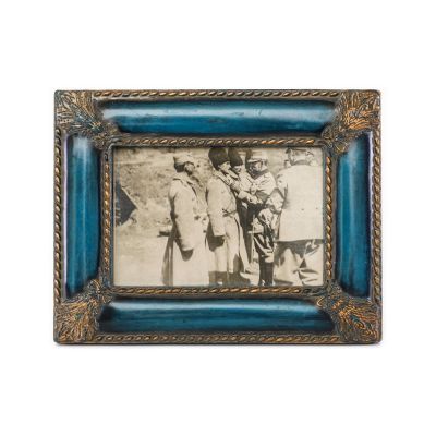 Regele Ferdinand I decorând soldații după bătălia de la Mărăști, fotografie de epocă, 2 august 1917