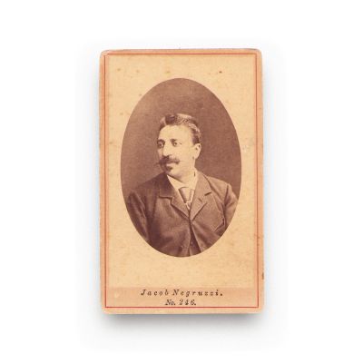 Iacob Negruzzi, fotografie tip carte-de-visite, atelier Frații Șaraga 
