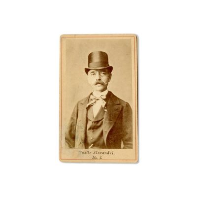 Vasile Alecsandri și Costache Negri, două fotografii format carte-de-visite, atelier Frații Șaraga