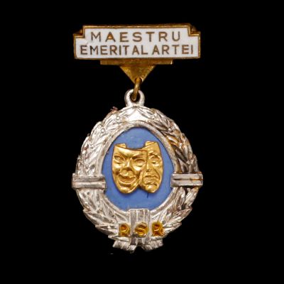 Însemnul de Maestru Emerit al Artei, în cutia de epocă