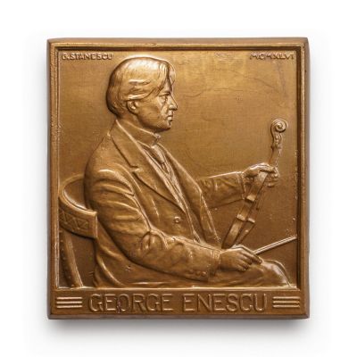 George Enescu, plachetă din bronz, 1946, gravor G. Stănescu