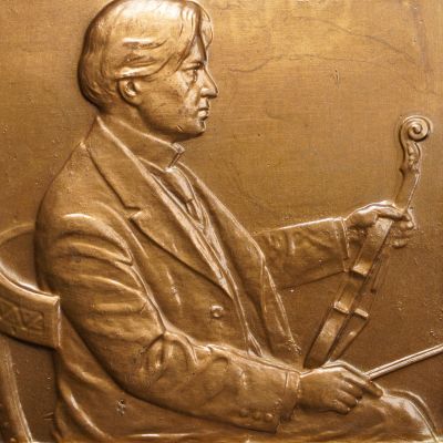 George Enescu, plachetă din bronz, 1946, gravor G. Stănescu