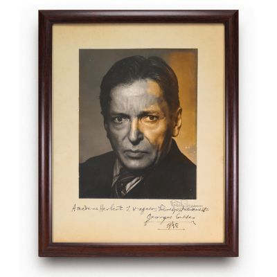 George Enescu, fotografie de mari dimensiuni, cu dedicație olografă pentru doamna Herbert A. Wagner, 1948
