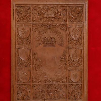 Basorelief sculptat în lemn realizat cu ocazia nașterii regelui Carol al II-lea, 1893