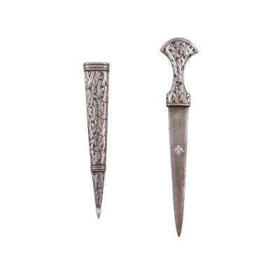 Pumnal jambiya, cu lama din oțel damaschinat și intarsii de argint, jumătatea sec. XX