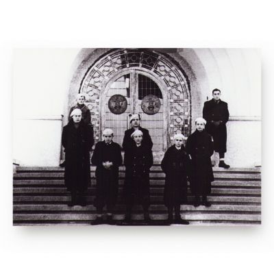 Colecție de 5 fotografii de epocă și 18 reproduceri fotografice din adolescența lui Geo Dumitrescu