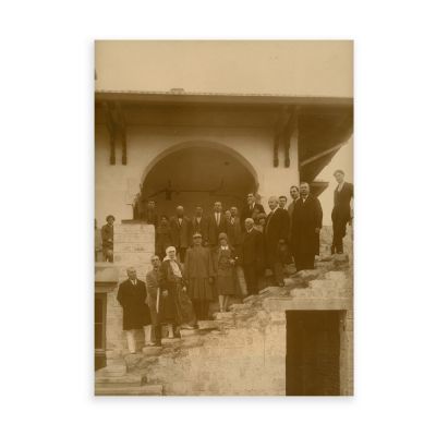 Regina Maria în timpul construcției palatului regal de la Mamaia, fotografie de mari dimensiuni, atelier Julietta, 1925