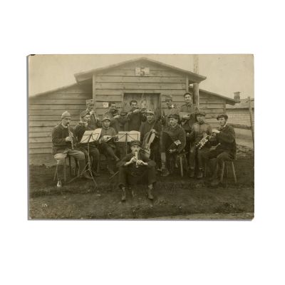 Prizonierii români în Lagărul Breesen, două fotografii de epocă semnate olograf, 1917