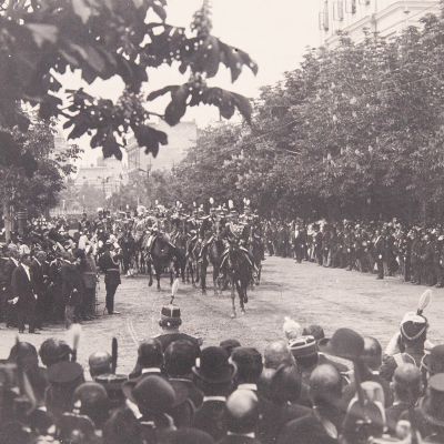 Regele Carol I conducând parada de ziua națională, fotografie de epocă, 10 Mai 1900 - piesă rară 