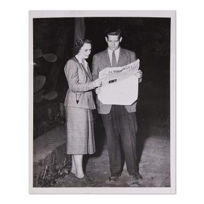 Fostul rege Mihai I și prințesa Anna de Bourbon-Parma în Sorrento, Italia, fotografie de presă, 11 aprilie 1951 