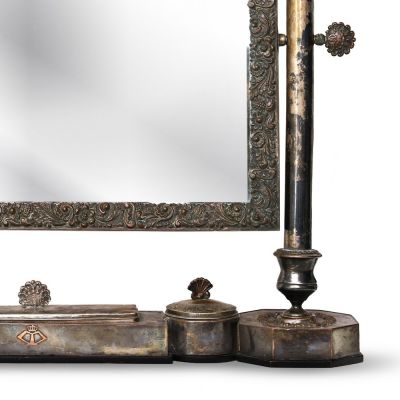 Oglindă cu cifrul din aur masiv al Reginei Maria pentru masa de toaletă