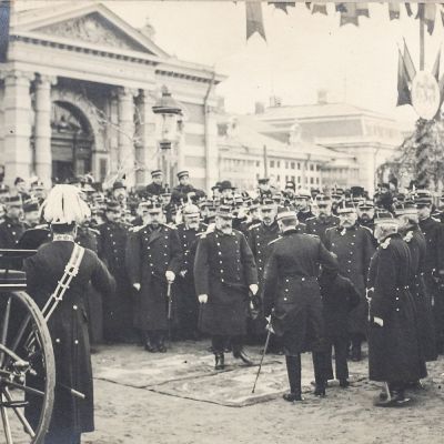 Regele Carol I, principele Ferdinand și prințul Carol în timpul unei manifestații militare, 28 noiembrie 1900