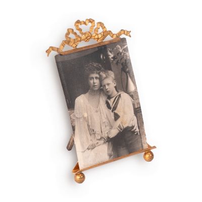 Principesa Maria alături de fiul său, principele Carol, fotografie de mici dimensiuni