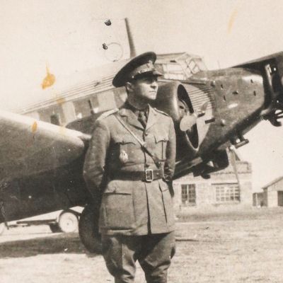 Căpitanul Gh. Magherescu și avionul YUNKERS, fotografie de epocă, 1942