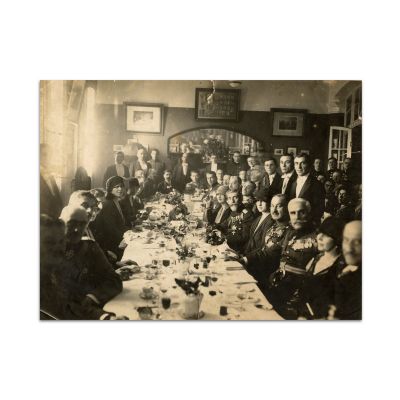 Familia Regală în timpul unui dineu, fotografie de epocă, 1923